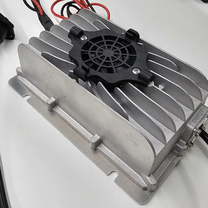 600 W suure võimsusega golfikäru eksklusiivne kiirlaadija